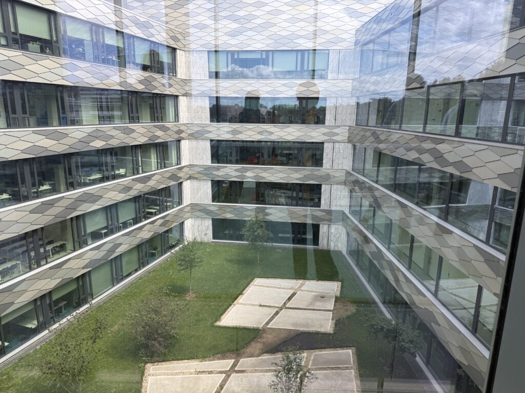 feringa building binnentuin