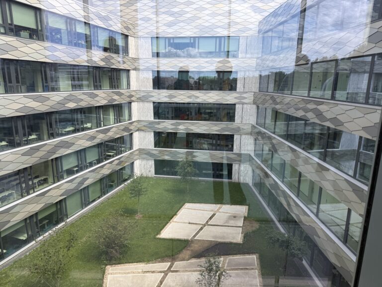 feringa building binnentuin